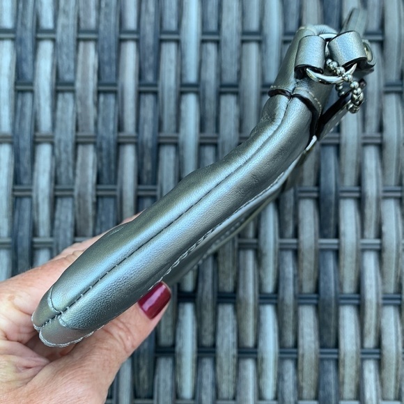 Coach Silver/Pewter Leather Pleated Medium Wristlet - Picture 10 of 16